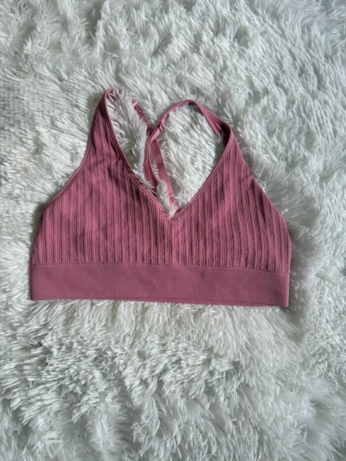 top deportivo rosa trenzado