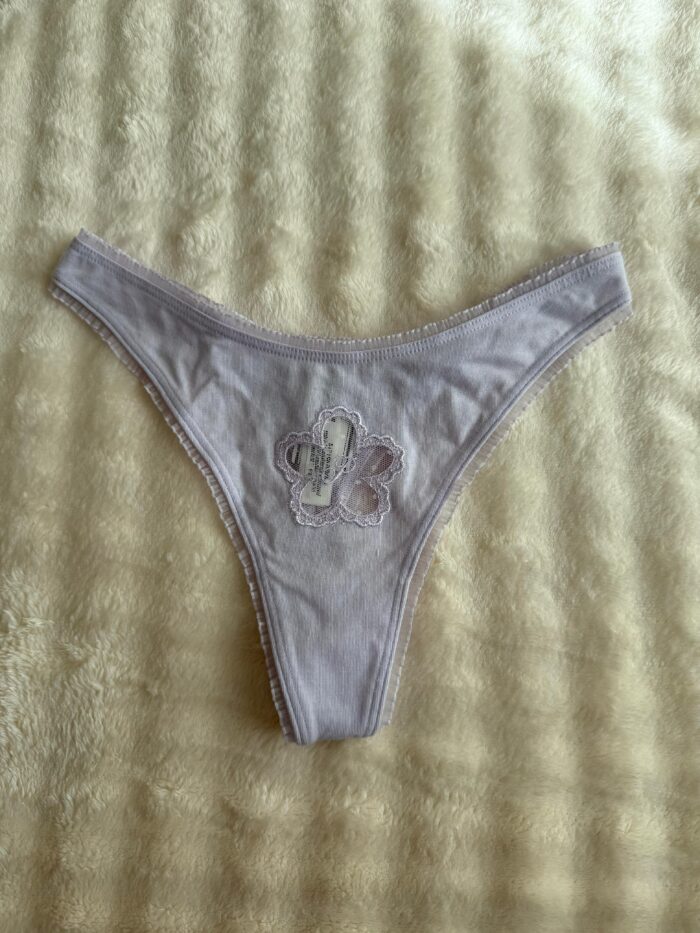 Less diseño flor de encaje - Image 5