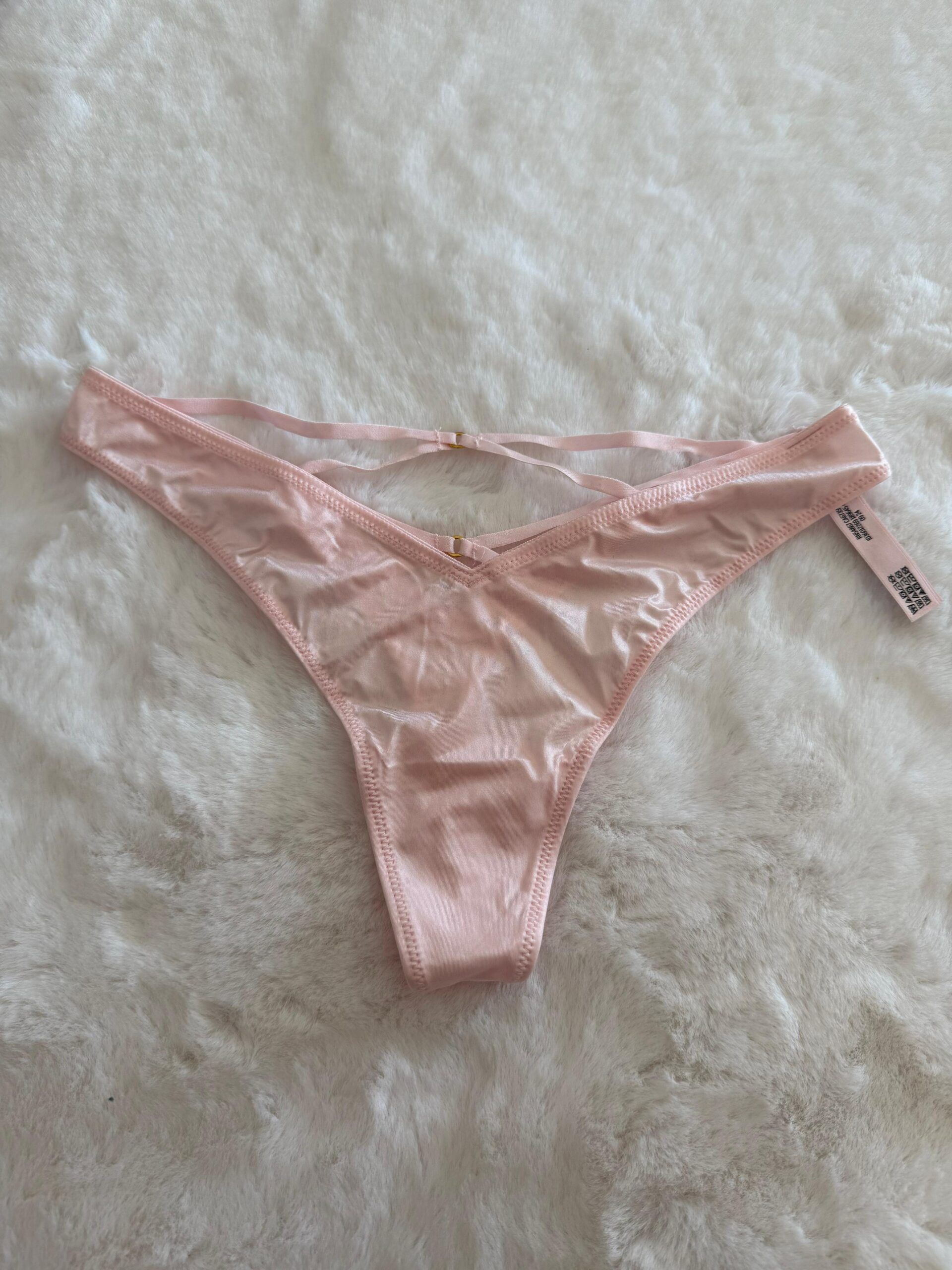 Less roja con tiras VS