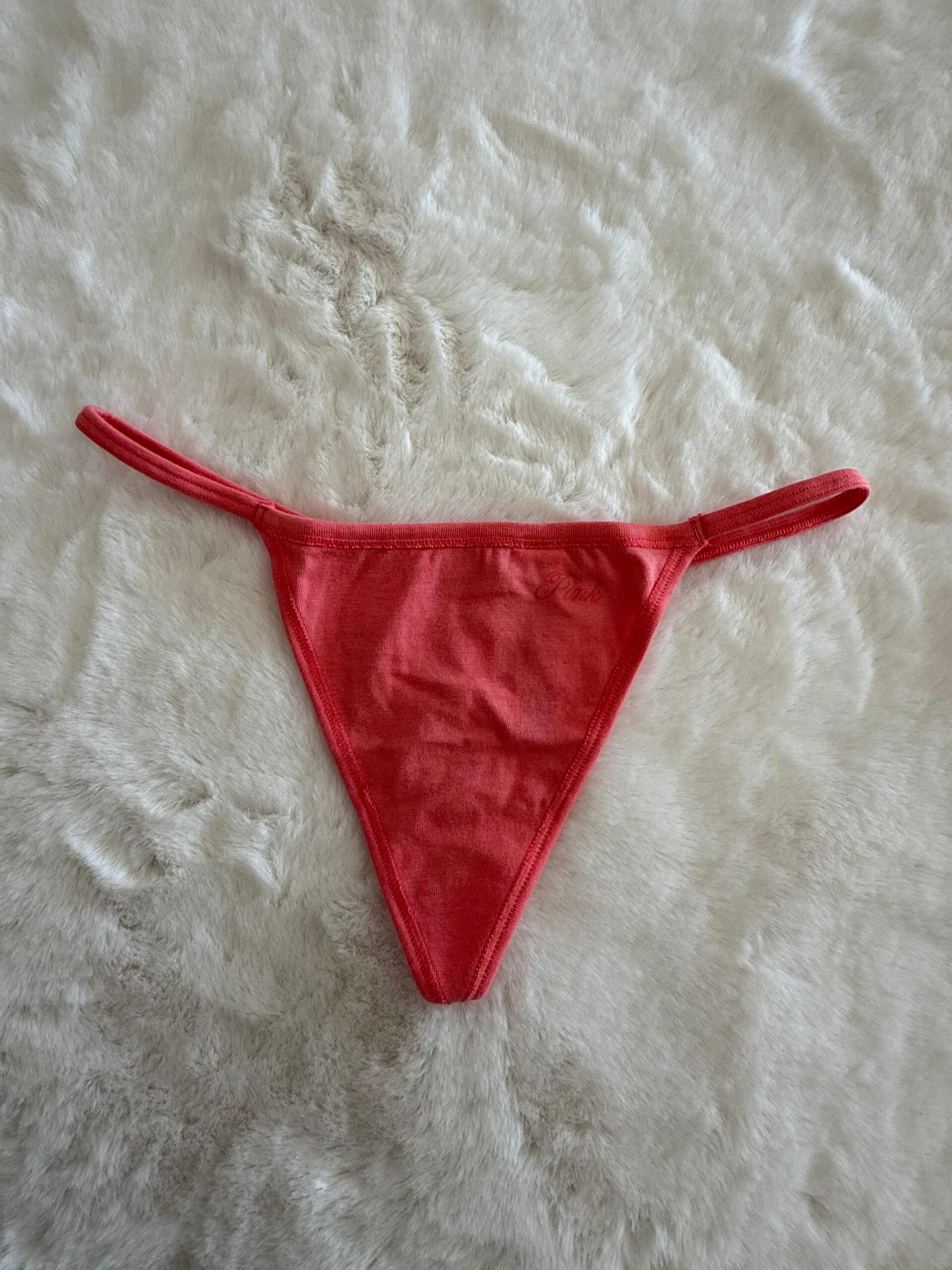 Less VS color salmón