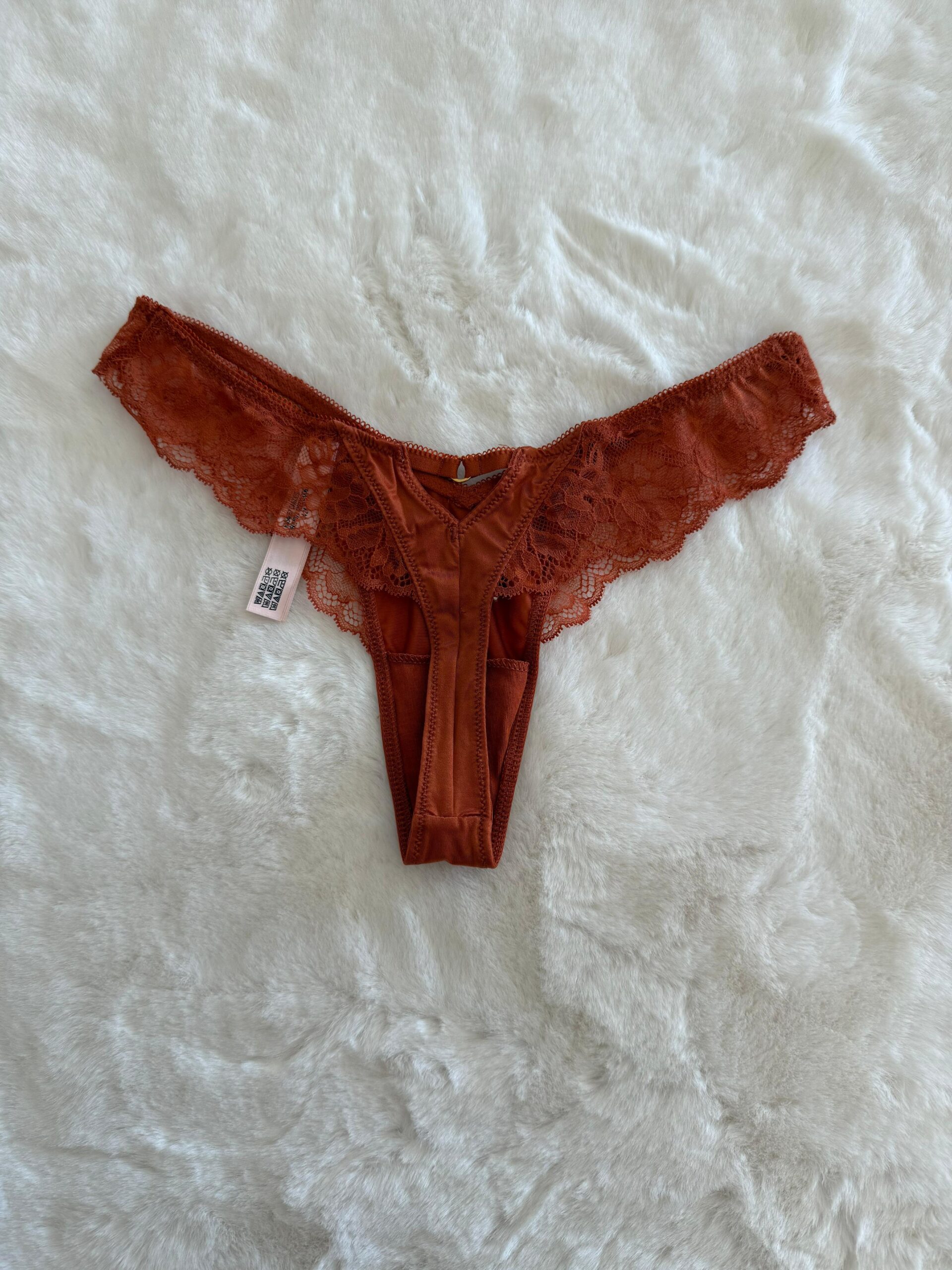 Less marrón canela con encaje VS - Image 4