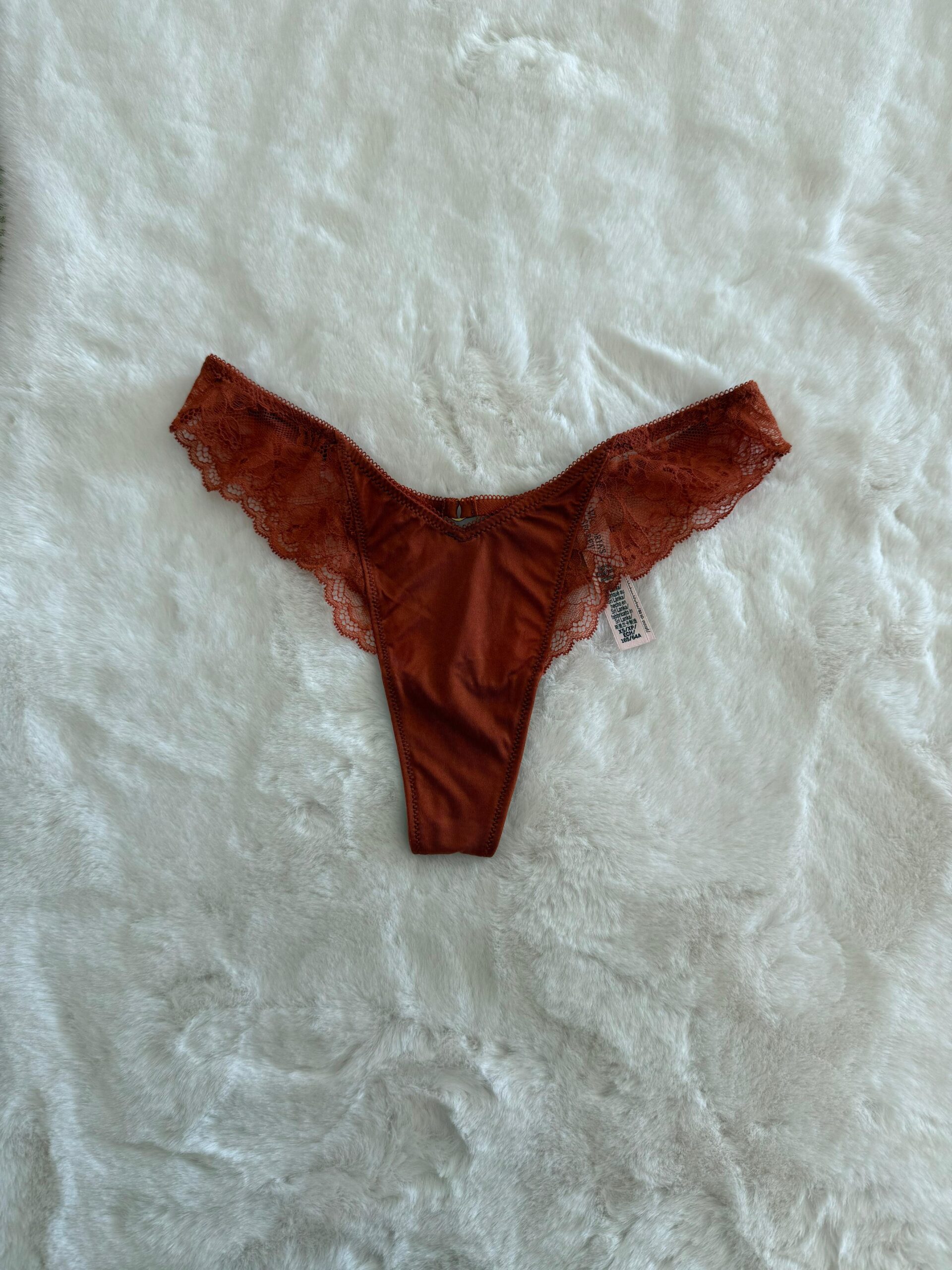 Less marrón canela con encaje VS